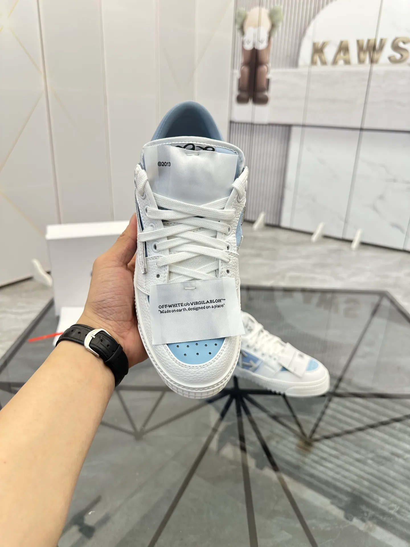 Selling men's shoes 💰: 💰P500¥ High-end top quality Product trademark: OFF WHITE *"OFF WHITE*" low-top casual shoes Regular size: 35-45 (can be customized to 46) Couple style Product materials: Upper imported first-layer cowhide stitched with original fabric, genuine leather lining, original outsole. No.: H203